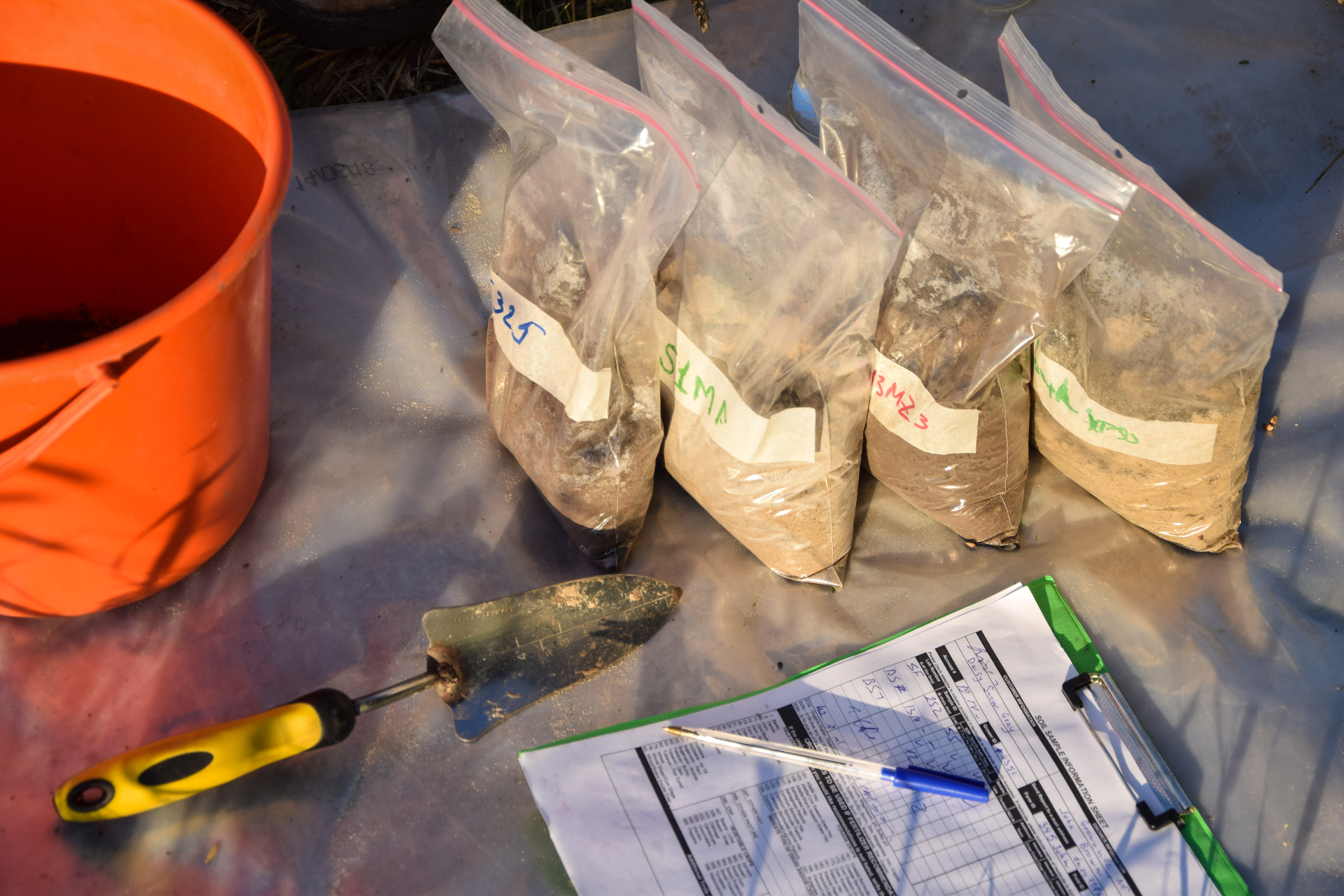 Sample handling & tracking